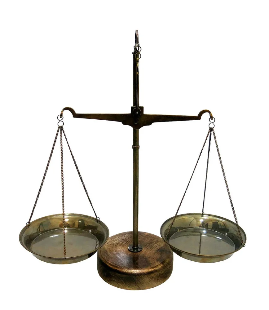Balance 2 plateaux sur socle bois