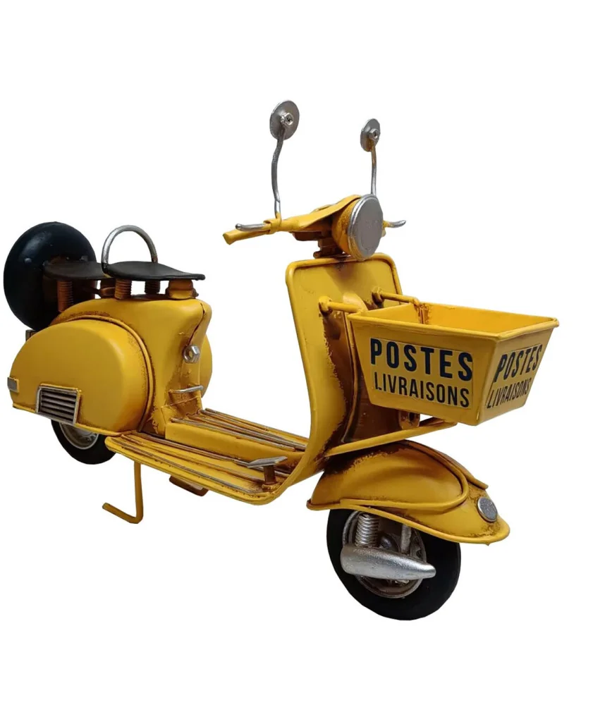 Scooter jaune courrier